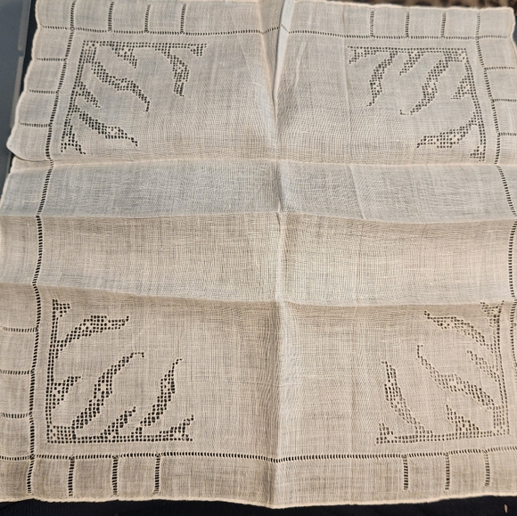 The Unbranded Brand Accessories - NWT Vintage Flame Drawn Work Vintage 11" Delicate Hanky